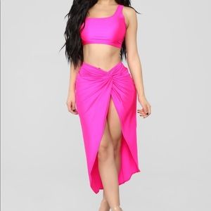 NEON pink set SOLD OUT Fashionnova M